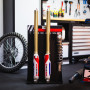 F16 Forks’ and shock stand